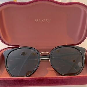 NWOT Gucci sunglasses with full inclusion